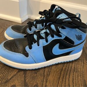 Kids Nike Air Jordan High-Top Sneakers in Blue and Black